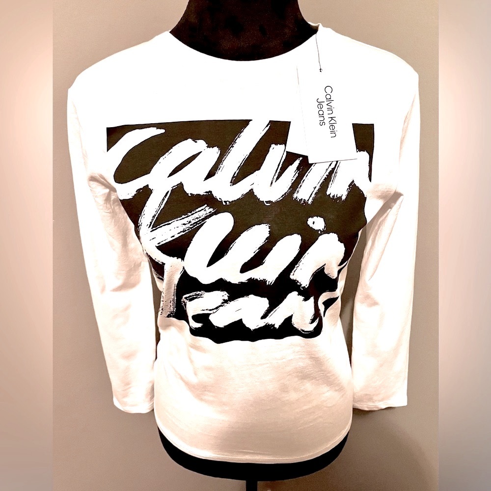 NWT! CALVIN KLEIN LONGSLEEVE! MED 10/12 GIRLS! I love this shirt!